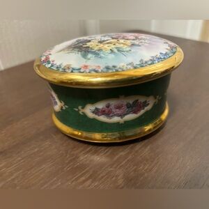 Glory by Lena liu floral cameos oval floral music box endless love 1998